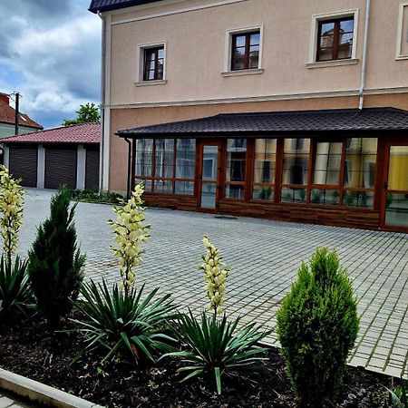 Апартаменти - Історія З Вікна Каменец-Подольский Экстерьер фото