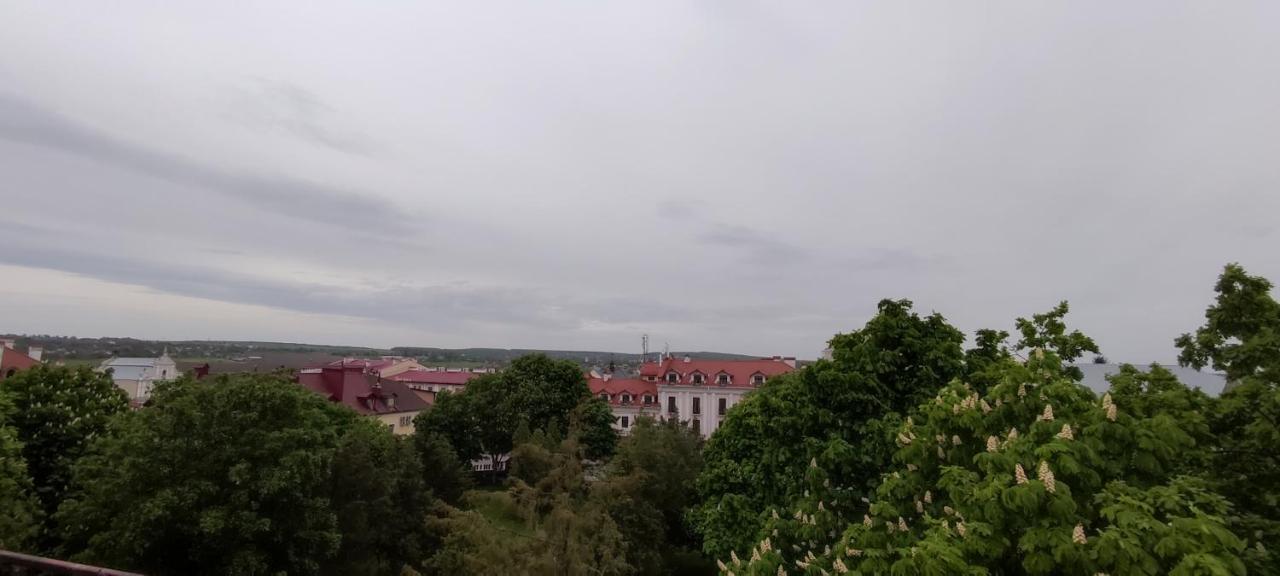 Апартаменти - Історія З Вікна Каменец-Подольский Экстерьер фото