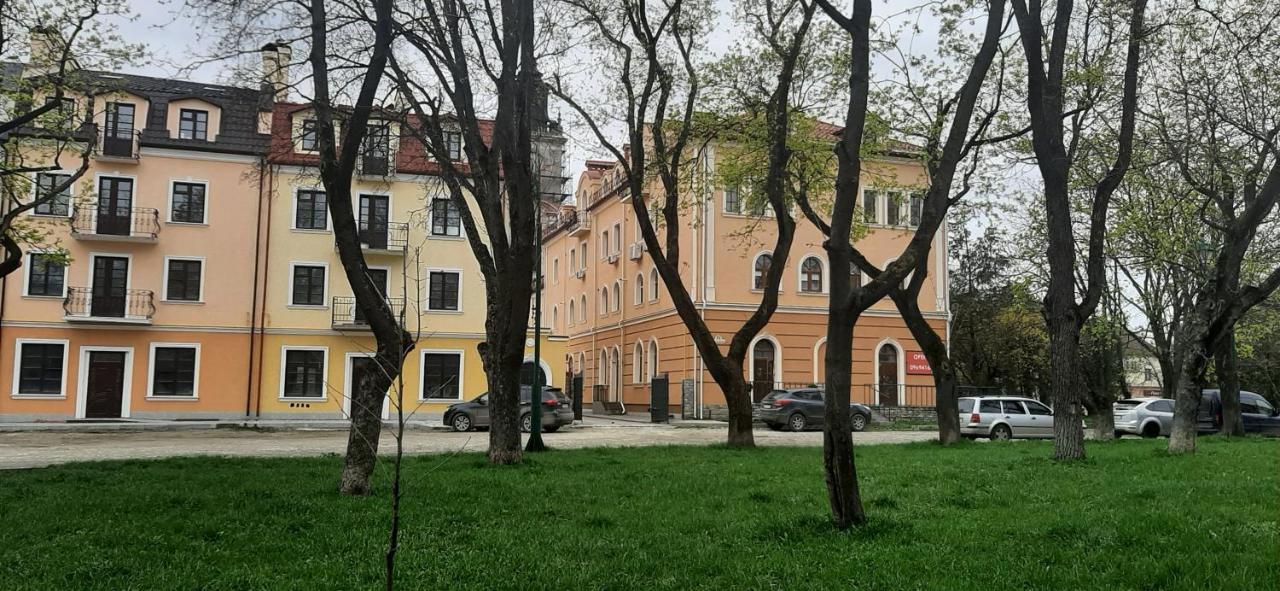 Апартаменти - Історія З Вікна Каменец-Подольский Экстерьер фото